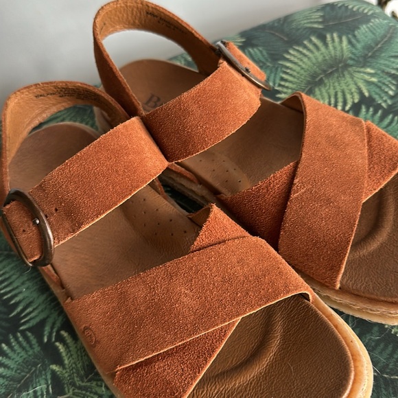BORN Suede Sandals Size 6 M women's - Picture 8 of 10